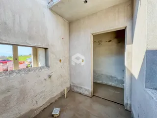 Foto de um espaço interno em construção em uma propriedade em Lajeado.