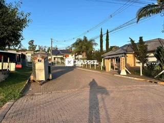 Vista externa de uma rua pavimentada em Lajeado, Brasil.