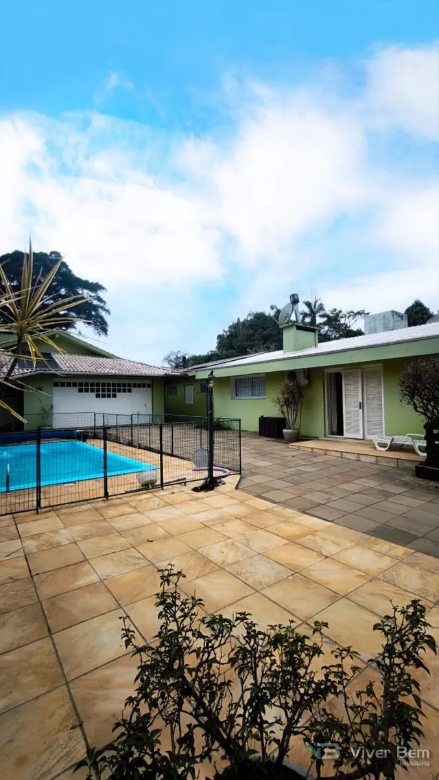 Casa com 4 dormitórios