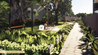 Jardim com caminho de pedras e vegetação exuberante.
