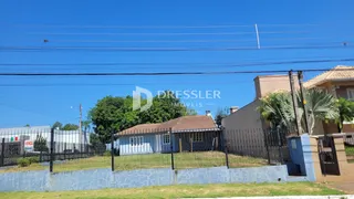 Fachada de uma propriedade em Lajeado, Brasil com cerca e muro.