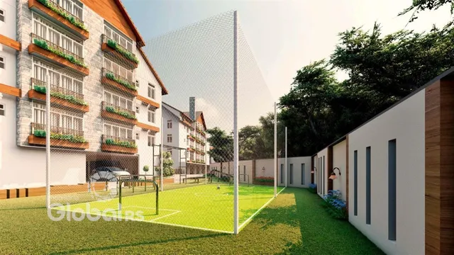 Campo gramado ao lado de uma residência em Lajeado.