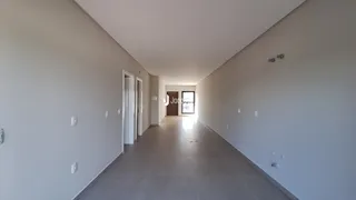 Corredor interno de uma residência em Lajeado, Brasil.
