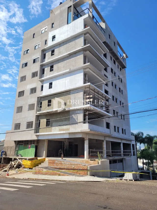 Fachada de um prédio em construção em Lajeado, Brasil.