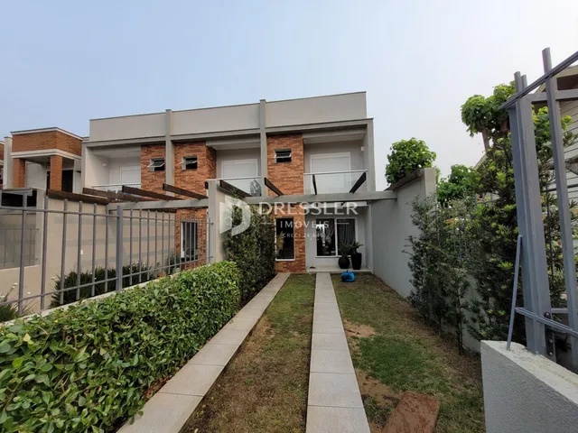 Fachada de uma residência em Lajeado, Brasil, com jardim e cerca.
