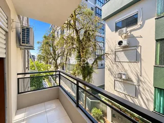 Varanda com vista para o entorno do edifício.