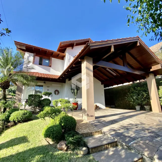 Casa com 4 dormitórios
