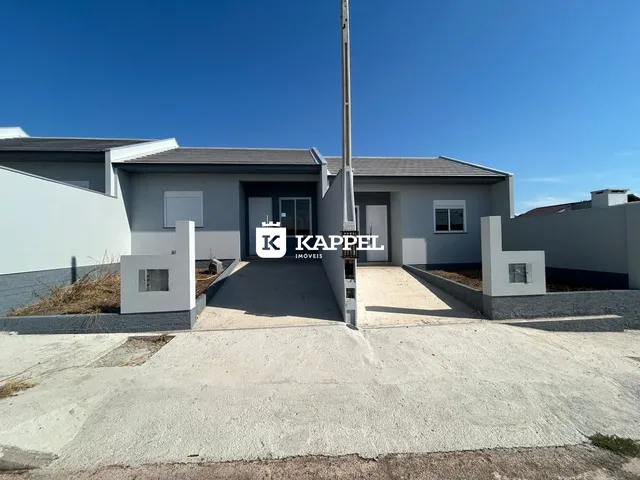 Casa geminada com 2 dormitórios