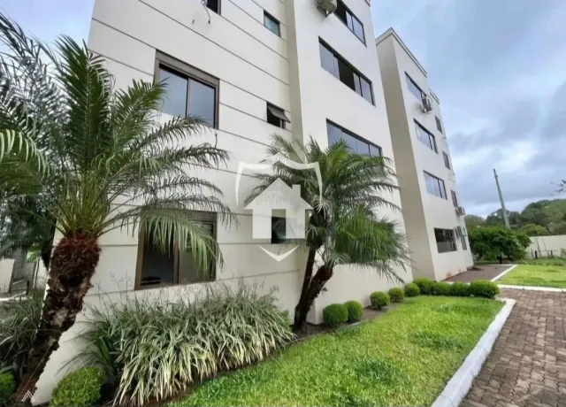 Fachada de um prédio residencial em Lajeado com vegetação ao redor.