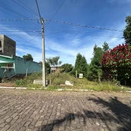 Foto da área externa pavimentada de uma propriedade em Lajeado.