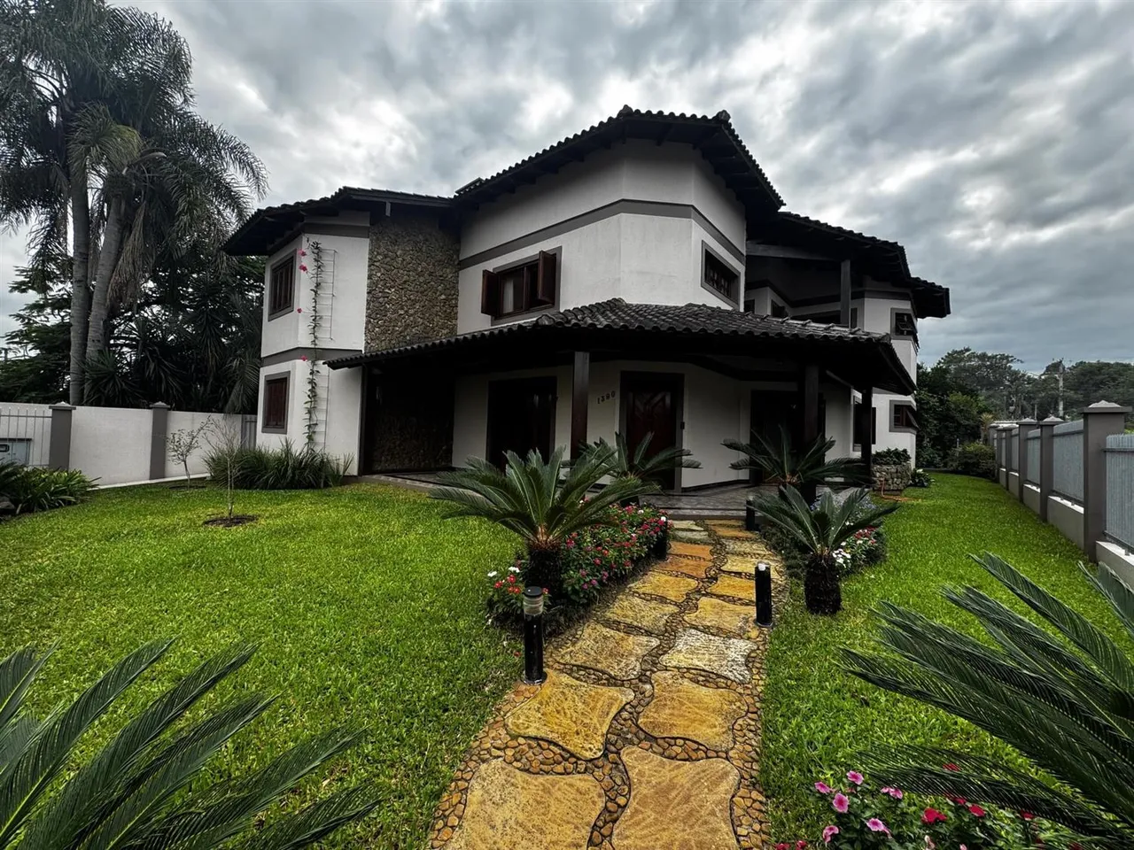 Casa com 5 dormitórios, foto 1