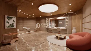 Ambiente interno com painéis de madeira e teto curvo.
