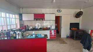 Foto da cozinha de uma propriedade em Lajeado, Brasil.