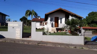 Casa com 4 dormitórios, foto 1