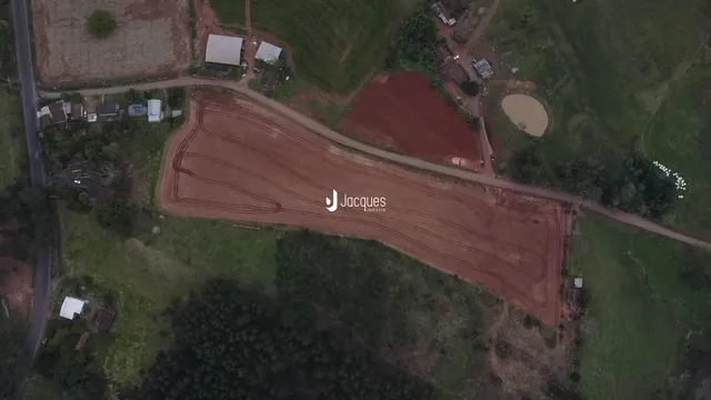 Imagem aérea de um terreno de terra no Lajeado, Brasil.