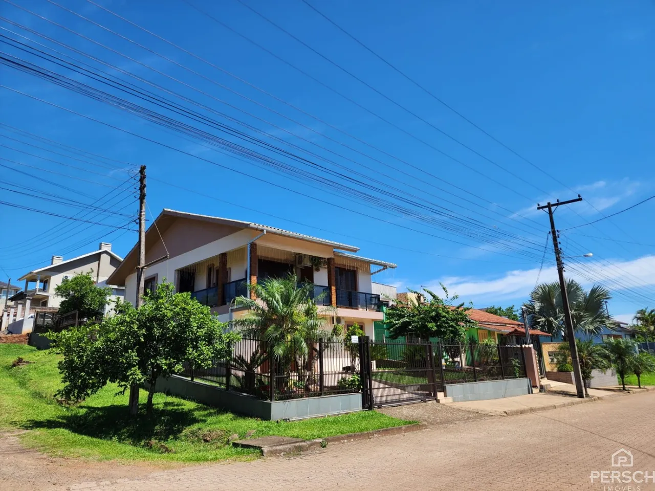Casa com 4 dormitórios, foto 1