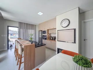 Foto de uma área de estar e cozinha em um imóvel.