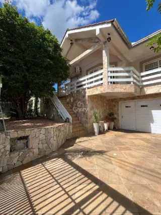 Casa com 4 dormitórios