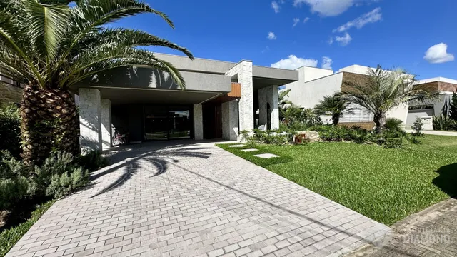 Casa com 4 dormitórios