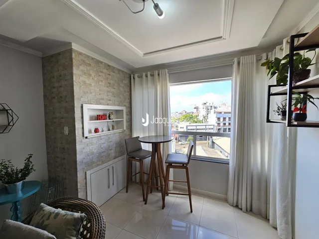 Sala de jantar com vista para a cidade em Lajeado, Brasil.