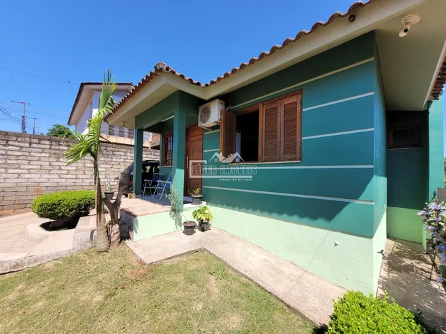 Fachada de uma casa em Lajeado, Brasil, com jardim.