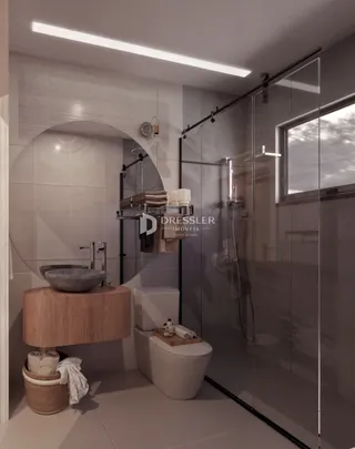 Banheiro moderno com box de vidro e bancada de madeira.