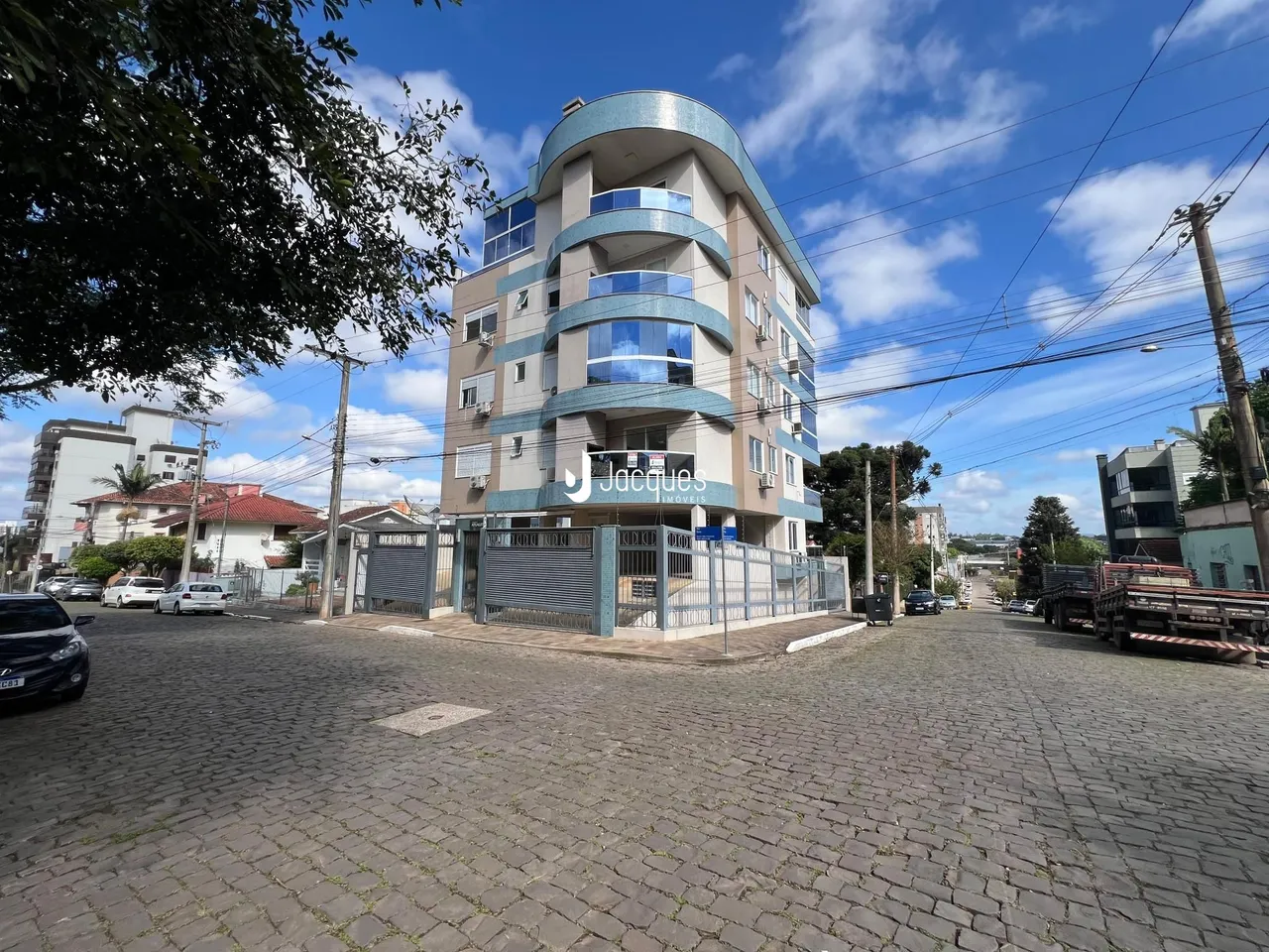 Fachada de um prédio residencial em Lajeado, Brasil.