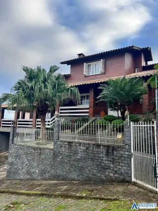 Casa com 4 dormitórios, foto 1