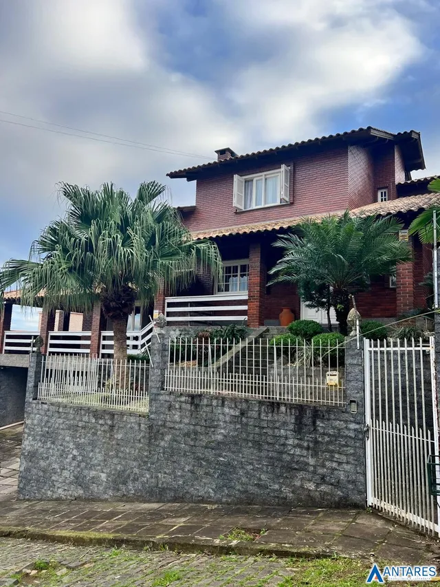 Casa com 4 dormitórios