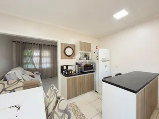 Sala de estar e cozinha de um imóvel em Lajeado, Brasil.