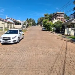 Vista externa de uma rua residencial em Lajeado, Brasil.