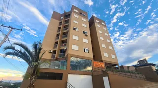 Fachada de um prédio residencial de vários andares em Lajeado, Brasil.