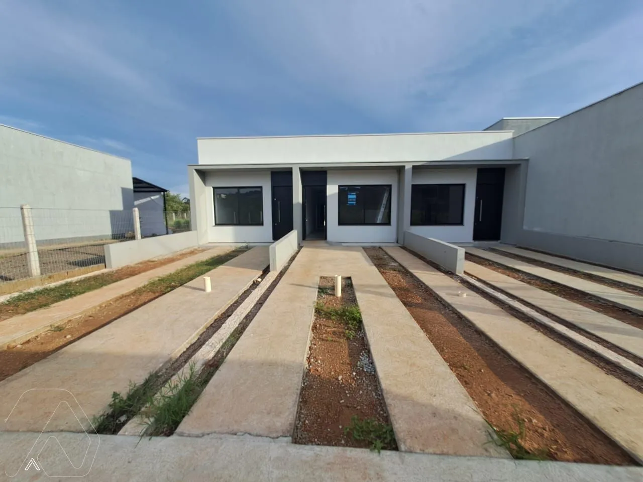 Casa geminada com 2 dormitórios, foto 1