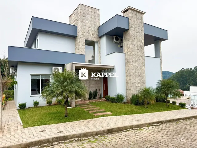Casa com 4 dormitórios