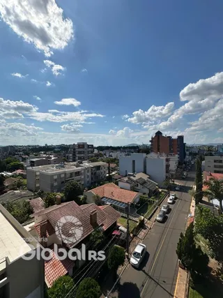 Vista aérea de um bairro residencial em Lajeado, Brasil, mostrando telhados e ruas.