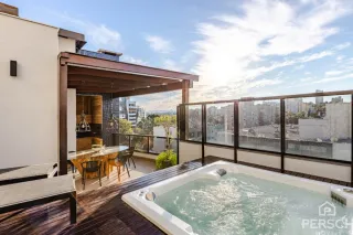 Foto de uma piscina com vista para a cidade em Lajeado.