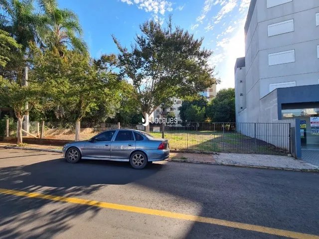 Vista da fachada de um imóvel na rua em Lajeado, Brasil.