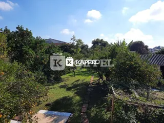 Vista externa mostrando a vegetação e o caminho de uma propriedade em Lajeado.