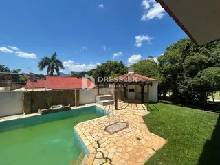 Vista da piscina e área externa do imóvel em Lajeado.