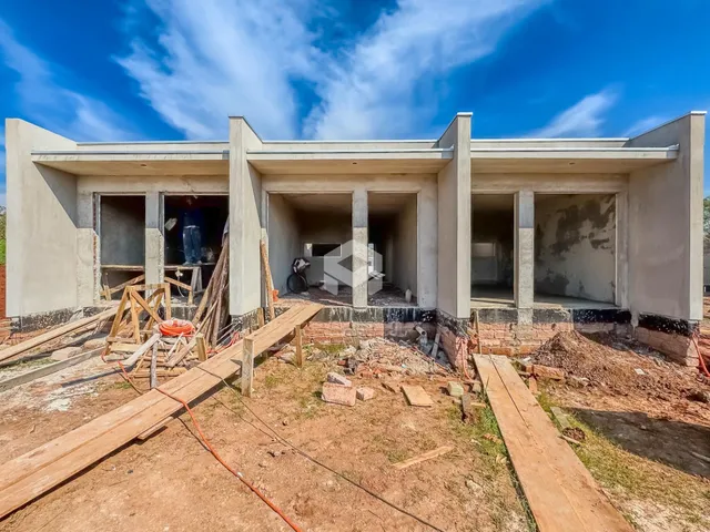 Fachada de uma construção em fase de reforma em Lajeado, Brasil.