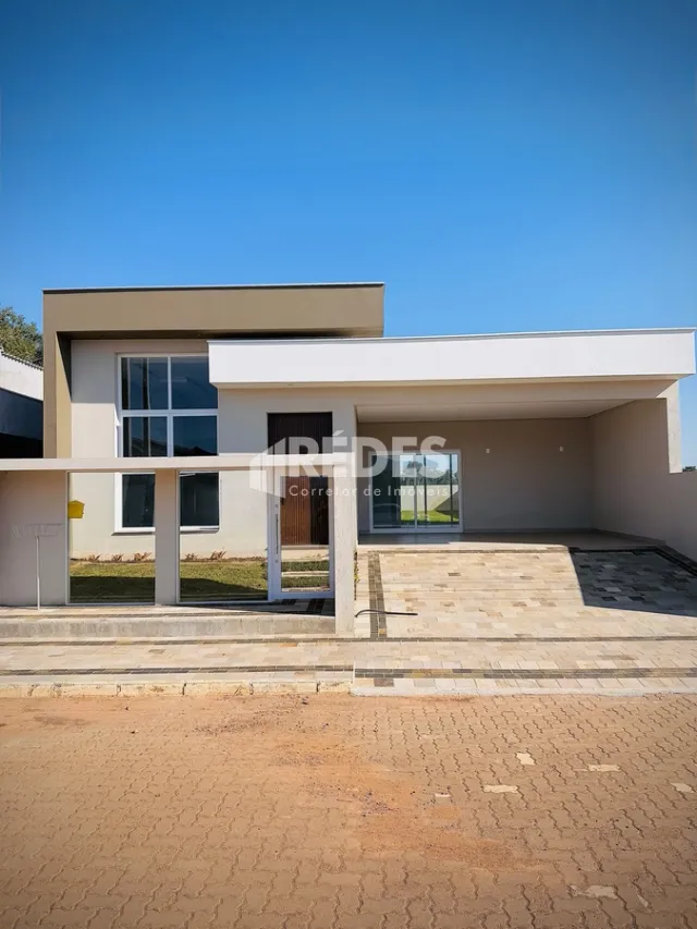 Fachada de uma casa moderna em Lajeado, Brasil.