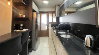 Vista da cozinha moderna de uma propriedade em Lajeado, Brasil.