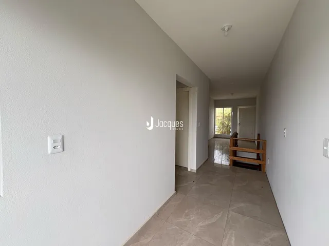 Corredor interno de uma residência em Lajeado, Brasil.
