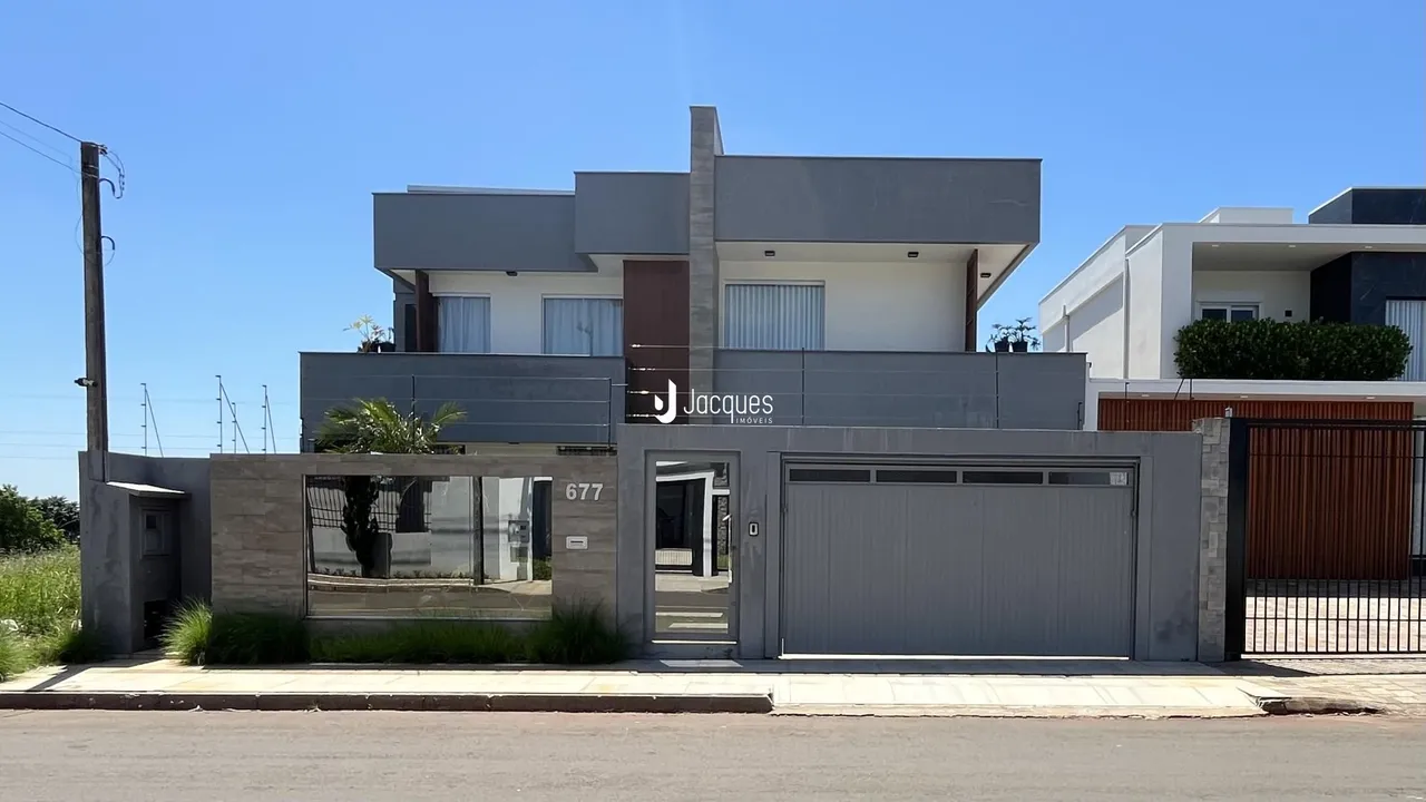 Fachada de uma casa moderna em Lajeado, Brasil.