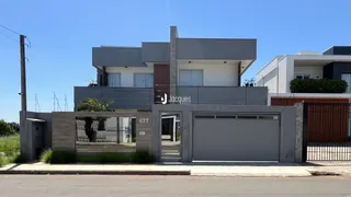 Fachada de uma casa moderna em Lajeado, Brasil.