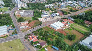 Vista aérea de uma área com estradas e edificações em Lajeado, Brasil.
