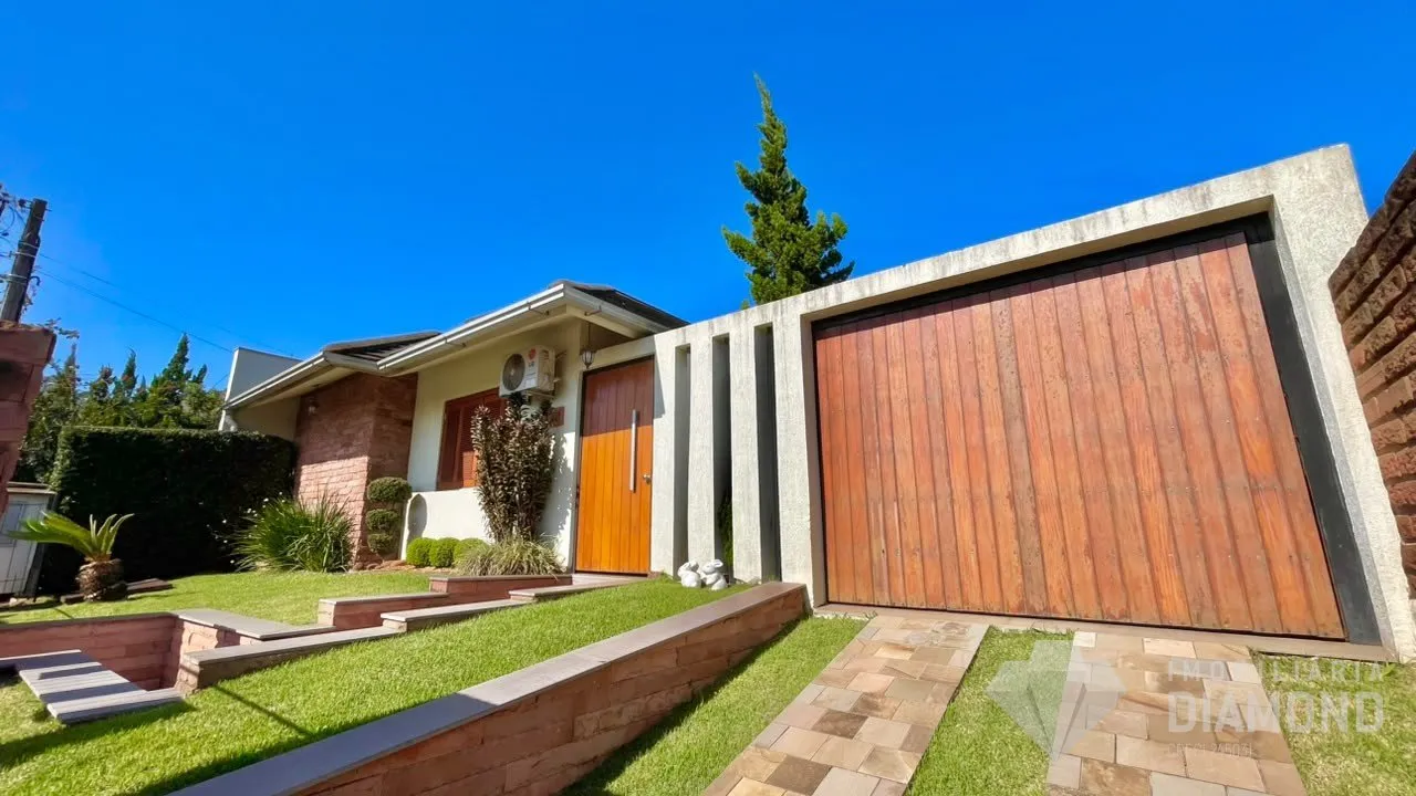 Casa com 4 dormitórios, foto 1