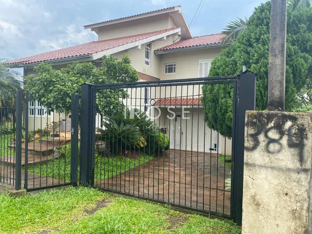 Casa com 4 dormitórios