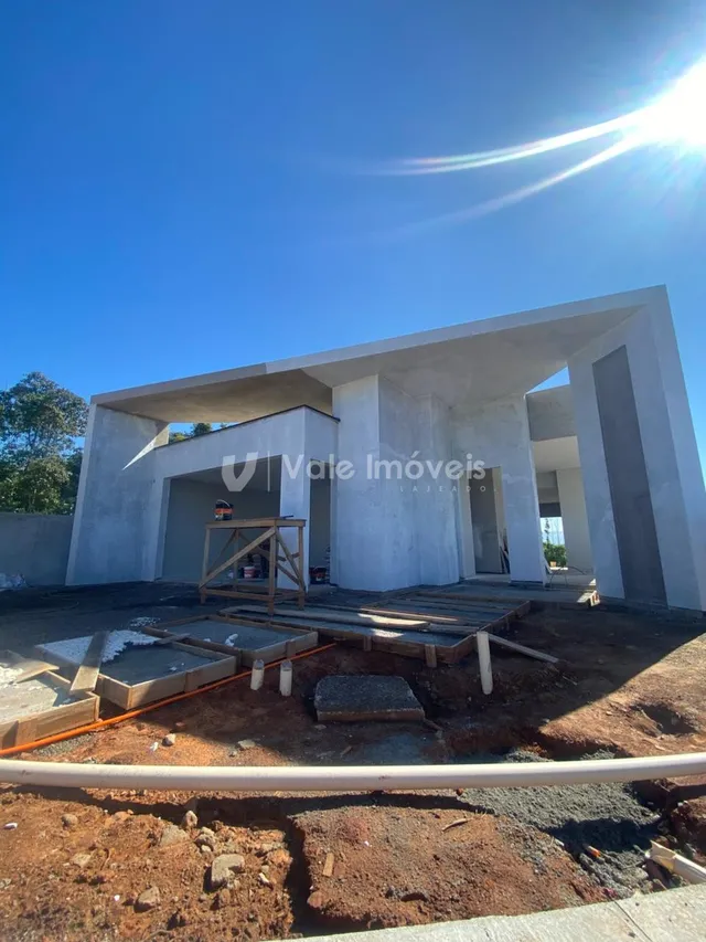 Casa com 4 dormitórios