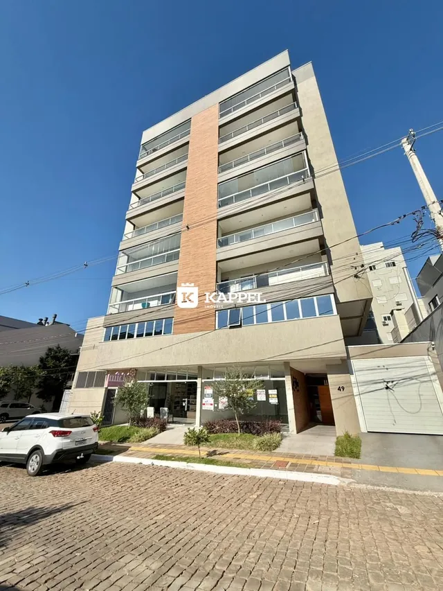 Fachada de um prédio residencial em Lajeado, Brasil, com janelas de alumínio.